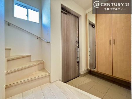 ���� �V���[�Y�{�b�N�X�t���Ȃ̂ŁA���ւ��Еt�����|�������₷���ł��I
�X�b�L���������ւŌ˂��J�����u�ԁA�������̂���S�n������Ԃ��o�}���Ă���܂��B