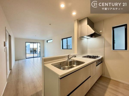 �L�b�`�� ��l�C�̑Ζʎ��V�X�e���L�b�`�����̗p���Ă��܂��I���Ƒ��̃R�~���j�P�[�V���������R�Ƒ�����݌v�ł��B
���q�l�ɂ��ڂ��͂��̂Ŋ������ł��ˁB�L�X�g���ĉ��K�ɍ�Ƃ��i�݂܂��B