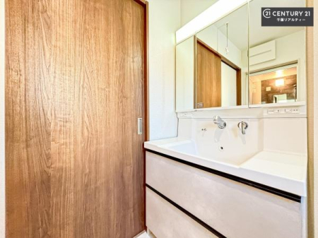 ���ʑ�E���ʏ� �O�ʋ��d�l�̐��ʏ��́A�g�����Ȃ݂����₷������I���͎��[�ɂȂ��Ă��܂��B�h���C���[�₨���ϓ����Еt������̂Ő��ʑ������X�b�L���ƌ����邱�Ƃ��o���܂��I