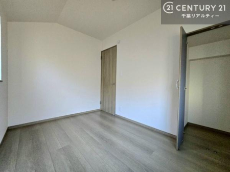 �q������ ���[�X�y�[�X���������Ă���A�ߗނ₨������A�w�p�i�Ȃǂ��������萮���ł��܂��B���������L���g���邽�߁A���K�Ő������Z��Ԃ��������܂��B