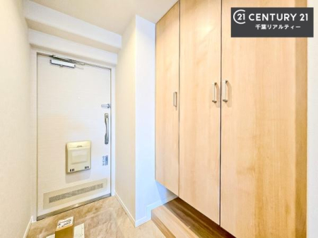 ���� �V���[�Y�{�b�N�X�t���Ȃ̂ŁA���ւ��Еt�����|�������₷���ł��I
�X�b�L���������ւŌ˂��J�����u�ԁA�������̂���S�n������Ԃ��o�}���Ă���܂��B