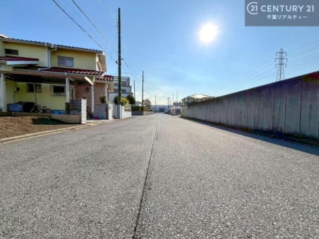 �O�ʓ��H�܂ތ��n�ʐ^ ���邭�J���I�Ȋp�n�ł�������ґ�Ȃ��Z�܂������܂��񂩁B