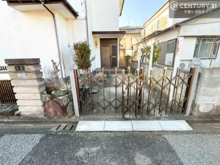 ���n�y�n�ʐ^ ������������Z��X�A���͂ɂ͍����������Ȃ��A�󂪍L���J����������A
�z�����傫���Ղ��邱�Ƃ�����܂���B�C�����̗ǂ������ʂ蔲����X���݂ł�
