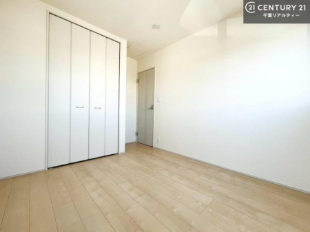 �m�� �L�x�Ȏ��[�X�y�[�X�ŁA�Z��Ԃ�������B
��������}���A��������Ԃ�ۂĂ���[�[���̏Z�܂��ł��B