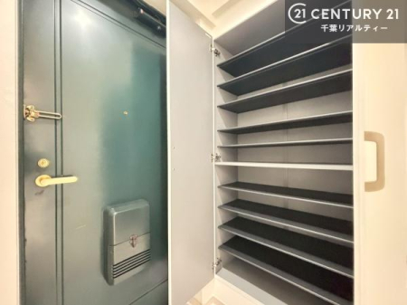 ���� �V���[�Y�{�b�N�X�t���Ȃ̂ŁA���ւ��Еt�����|�������₷���ł��I
�X�b�L���������ւŌ˂��J�����u�ԁA�������̂���S�n������Ԃ��o�}���Ă���܂��B