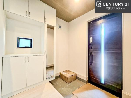 ���� �V���[�Y�{�b�N�X�t���Ȃ̂ŁA���ւ��Еt�����|�������₷���ł��I
�X�b�L���������ւŌ˂��J�����u�ԁA�������̂���S�n������Ԃ��o�}���Ă���܂��B