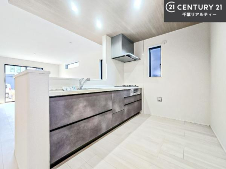 �L�b�`�� ��Ƃ肠�钲���X�y�[�X�ō�Ƃ����₷�����K�ȃL�b�`���ł��I
���q�l�ƈꏏ�ɂ��َq������y���߂�L�X�X�y�[�X�ł��B�y�����������ԂɂȂ肻���ł��ˁI