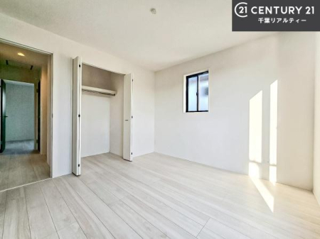 �m�� �V���v���Ƀf�U�C������Ă��邽�߁A�Ƌ��I�т܂���I
���C�ɓ���̉Ƌ��u���Ă��낰���Ԃ���邱�Ƃ��ł��܂��B