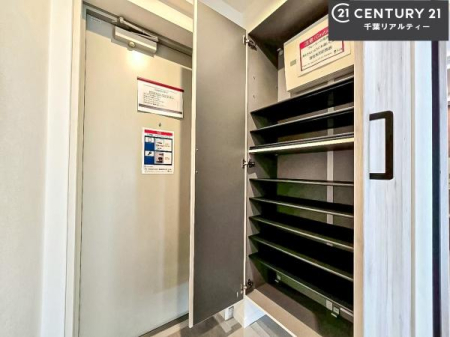 ���� �V���[�Y�{�b�N�X�t���Ȃ̂ŁA���ւ��Еt�����|�������₷���ł��I
�X�b�L���������ւŌ˂��J�����u�ԁA�������̂���S�n������Ԃ��o�}���Ă���܂��B
