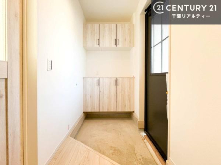 ���� �V���[�Y�{�b�N�X�t���Ȃ̂ŁA���ւ��Еt�����|�������₷���ł��I
�X�b�L���������ւŌ˂��J�����u�ԁA�������̂���S�n������Ԃ��o�}���Ă���܂��B