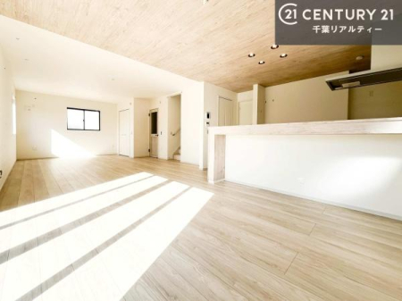 ���r���O �D�����z���܂肪���r���O����ł���ċ��S�n�̗ǂ���Ԃ����o���Ă���܂��I
���났�̎��Ԃ��߂����܂��I