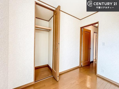 �m�� �L�x�Ȏ��[�X�y�[�X�ŁA�Z��Ԃ�������B
��������}���A��������Ԃ�ۂĂ���[�[���̏Z�܂��ł��B