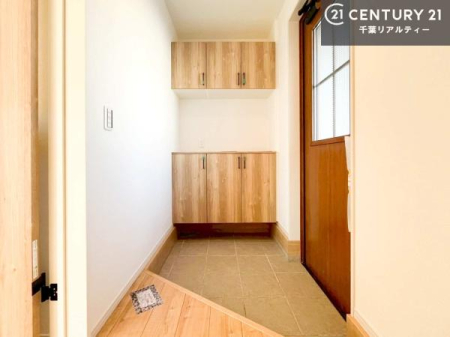 ���� �V���[�Y�{�b�N�X�t���Ȃ̂ŁA���ւ��Еt�����|�������₷���ł��I
�X�b�L���������ւŌ˂��J�����u�ԁA�������̂���S�n������Ԃ��o�}���Ă���܂��B
