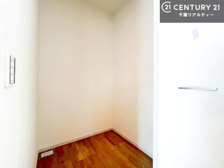 ���[ �E�H�[�N�C���N���[�[�b�g�t���ł��B��������̂��m���Ȃǂ����[���Ă��������ł��ˁI���ɂ���@�������ȂǋG�ߕ��̑傫�ȉƓd�����[�ł��܂��B