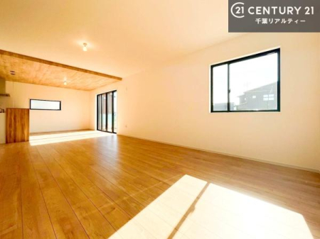 ���r���O �S�n�ǂ����r���O�͉Ƒ������R�ƏW�܂�܂��B�Ƒ��c�R�̎��Ԃ����������ł��B���Ƒ��ƁA����w�[���������Ԃ��߂��������ł��ˁB