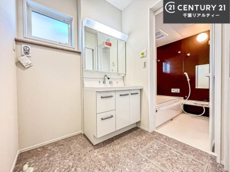 ���ʑ�E���ʏ� �O�ʋ��d�l�̐��ʏ��́A�g�����Ȃ݂����₷������I���͎��[�ɂȂ��Ă��܂��B�h���C���[�₨���ϓ����Еt������̂Ő��ʑ������X�b�L���ƌ����邱�Ƃ��o���܂��I