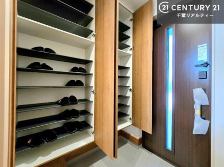 ���� ���֎��[���[�����Ă���̂ŁA���֎��肪�X�b�L���Еt�����q���ɌC�̒u����ɍ���܂���I