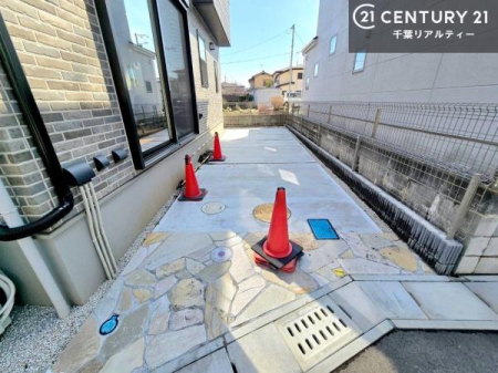 ���ԏ� ���ԃX�y�[�X��2�䕪����܂��I�Z�J���h�J�[�͂������A�o�C�N�⎩�]�ԂȂǂ��u���ꏊ�ɍ���܂���B