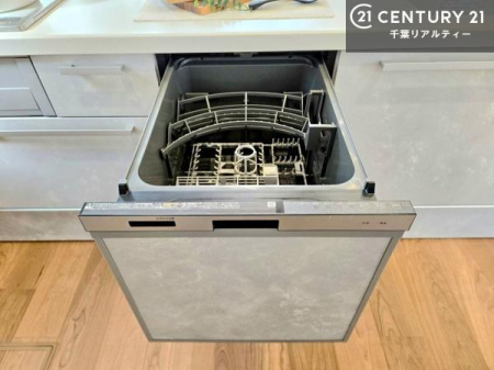 �L�b�`�� �H��@�t���̃L�b�`���ł��I�Z���������r��h�~�Ƃ��đ�ϊ��􂷂�֗��Ȏd�l�ł��I�r���g�C���Ȃ̂ŃL�b�`���̏ꏊ����炸�����X�y�[�X���L���g�����Ƃ��o���܂��I