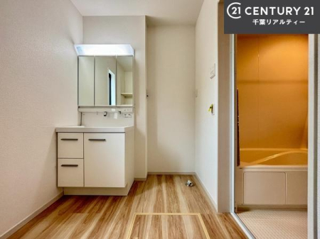 ���ʑ�E���ʏ� �O�ʋ��d�l�̐��ʏ��́A�g�����Ȃ݂����₷������I���͎��[�ɂȂ��Ă��܂��B�h���C���[�₨���ϓ����Еt������̂Ő��ʑ������X�b�L���ƌ����邱�Ƃ��o���܂��I