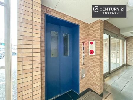 ���̑����p�� �G���x�[�^�[�����̃}���V�����ŁA�d���ו���x�r�[�J�[�̈ړ������K�B�����̐��������X���[�Y�ɂȂ�܂��B