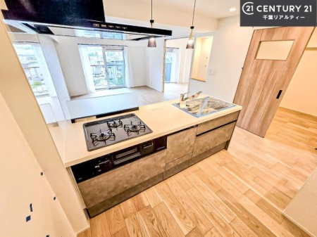 �L�b�`�� ��Ƃ肠�钲���X�y�[�X�ō�Ƃ����₷�����K�ȃL�b�`���ł��I
���q�l�ƈꏏ�ɂ��َq������y���߂�L�X�X�y�[�X�ł��B�y�����������ԂɂȂ肻���ł��ˁI