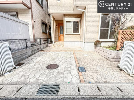 ���ԏ� ���ԃX�y�[�X��2�䕪����܂��I�Z�J���h�J�[�͂������A�o�C�N�⎩�]�ԂȂǂ��u���ꏊ�ɍ���܂���B