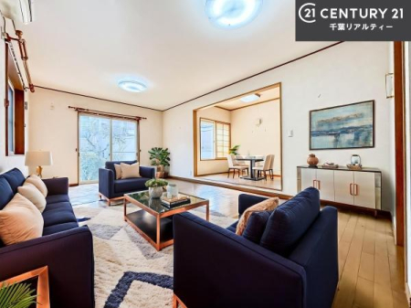 ���r���O �Ƌ��CG�p�[�X�ł��B�J�����̂���L�XLDK�I�\�t�@�[��_�C�j���O�e�[�u����u���Ă������ɂȂ�Ȃ��̂ŉ��K�ɉ߂����܂��I