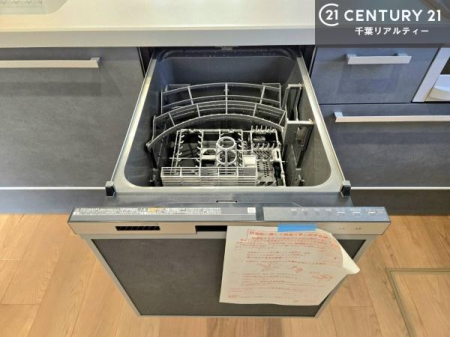 �L�b�`�� �H��@�t���̃L�b�`���ł��I�Z���������r��h�~�Ƃ��đ�ϊ��􂷂�֗��Ȏd�l�ł��I�r���g�C���Ȃ̂ŃL�b�`���̏ꏊ����炸�����X�y�[�X���L���g�����Ƃ��o���܂��I