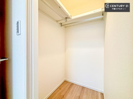 ���[ �E�H�[�N�C���N���[�[�b�g�t���ł��B��������̂��m���Ȃǂ����[���Ă��������ł��ˁI���ɂ���@�������ȂǋG�ߕ��̑傫�ȉƓd�����[�ł��܂��I