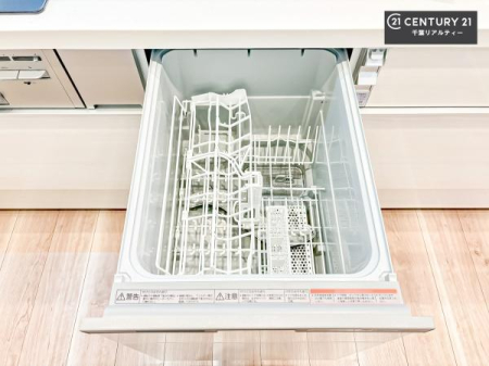 �L�b�`�� �H��@�t���̃L�b�`���ł��I�Z���������r��h�~�Ƃ��đ�ϊ��􂷂�֗��Ȏd�l�ł��I�r���g�C���Ȃ̂ŃL�b�`���̏ꏊ����炸�����X�y�[�X���L���g�����Ƃ��o���܂��I