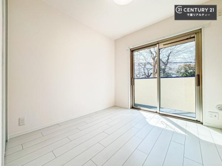 �Q�� �o���R�j�[�ɖʂ��Ă���m���ł��B���邭�����肪����A���C����������ł��܂��I���N���āA�O�ɏo�Ĕw�L�т����[�ċz�����ǂ������}������邱�Ƃ��ł��܂��B