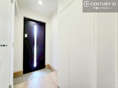 ���� �V���[�Y�{�b�N�X�t���Ȃ̂ŁA���ւ��Еt�����|�������₷���ł��I
�X�b�L���������ւŌ˂��J�����u�ԁA�������̂���S�n������Ԃ��o�}���Ă���܂��B