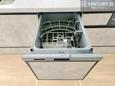 �L�b�`�� �H��@�t���̃L�b�`���ł��I�Z���������r��h�~�Ƃ��đ�ϊ��􂷂�֗��Ȏd�l�ł��I�r���g�C���Ȃ̂ŃL�b�`���̏ꏊ����炸�����X�y�[�X���L���g�����Ƃ��o���܂��I