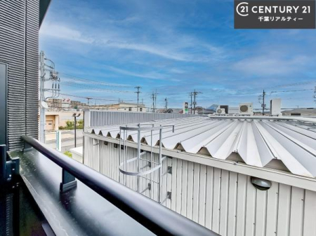 �Z�˂���̒��]�ʐ^ ������������Z��X�A���͂ɂ͍����������Ȃ��A�΂������󂪍L���J����������܂��I
�z�����傫���Ղ��邱�Ƃ�����܂���B�C�����̗ǂ������ʂ蔲����X���݂ł��B