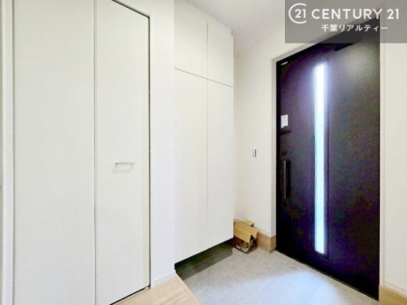 ���� �V���[�Y�{�b�N�X�t���B���ւ��Еt�����|�������₷���ł��I
�X�b�L���������ւŌ˂��J�����u�ԁA�������̂���S�n������Ԃ��o�}���Ă���܂��B