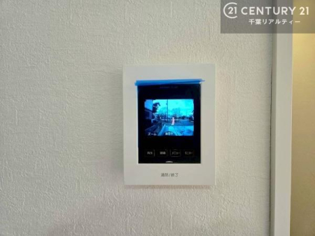 ���̑����� TV���j�^�[�t���C���^�[�z��������A�K��҂��f���Ŋm�F���Ă���Ή��ł��邽�߁A�h�Ɩʂ����S�ł��B���q�l�̂�����Ԏ��ɂ��S�����A���Ƒ��̈��S�E���S�ȕ�炵���T�|�[�g���܂��B