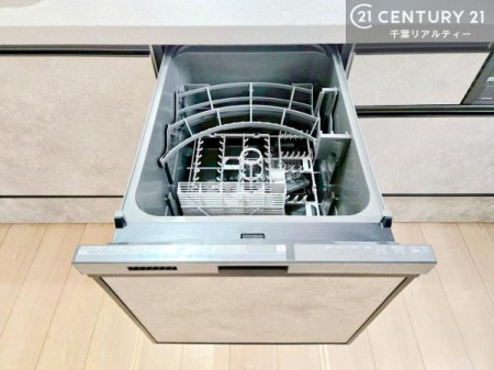 �L�b�`�� �H��@�t���̃L�b�`���ł��I�Z���������r��h�~�Ƃ��đ�ϊ��􂷂�֗��Ȏd�l�ł��I�r���g�C���Ȃ̂ŃL�b�`���̏ꏊ����炸�����X�y�[�X���L���g�����Ƃ��o���܂��I