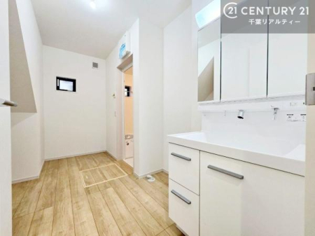 ���ʑ�E���ʏ� �L�X�Ƃ������ʎ��́A���̐g�x�x�̎��Ԃ��������g������K�ȋ�ԁB���[�I�Ȃǂ��u���₷���A�g������̗ǂ��݌v�ł��B