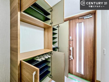 ���� �V���[�Y�{�b�N�X�t���Ȃ̂ŁA���ւ��Еt�����|�������₷���ł��I
�X�b�L���������ւŌ˂��J�����u�ԁA�������̂���S�n������Ԃ��o�}���Ă���܂��B