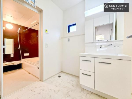 ���ʑ�E���ʏ� �O�ʋ��d�l�̐��ʏ��́A�g�����Ȃ݂����₷������I���͎��[�ɂȂ��Ă��܂��B�h���C���[�₨���ϓ����Еt������̂Ő��ʑ������X�b�L���ƌ����邱�Ƃ��o���܂��I