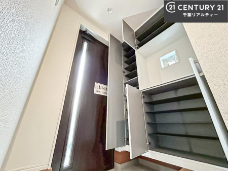 ���� �V���[�Y�{�b�N�X�t���Ȃ̂ŁA���ւ��Еt�����|�������₷���ł��I
�X�b�L���������ւŌ˂��J�����u�ԁA�������̂���S�n������Ԃ��o�}���Ă���܂��B