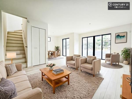 ���r���O �Ƌ��CG�p�[�X�ł��B�S�n�ǂ����r���O�͉Ƒ������R�ƏW�܂�܂��B�Ƒ��c�R�̎��Ԃ����������ł��B���Ƒ��ƁA����w�[���������Ԃ��߂��������ł��ˁB