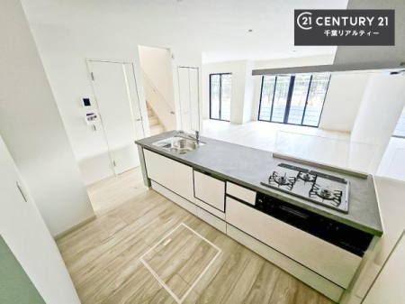 �L�b�`�� ��l�C�̑Ζʎ��V�X�e���L�b�`�����̗p���Ă��܂��I���Ƒ��̃R�~���j�P�[�V���������R�Ƒ�����݌v�ł��B
���q�l�ɂ��ڂ��͂��̂Ŋ������ł��ˁI�L�X�g���ĉ��K�ɍ�Ƃ��i�݂܂��B