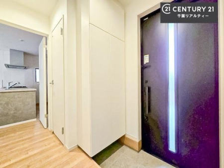 ���� �V���[�Y�{�b�N�X�t���Ȃ̂ŁA���ւ��Еt�����|�������₷���ł��I
�X�b�L���������ւŌ˂��J�����u�ԁA�������̂���S�n������Ԃ��o�}���Ă���܂��B