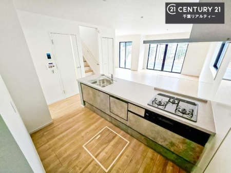 �L�b�`�� ��l�C�̑Ζʎ��V�X�e���L�b�`�����̗p���Ă��܂��I���Ƒ��̃R�~���j�P�[�V���������R�Ƒ�����݌v�ł��B
���q�l�ɂ��ڂ��͂��̂Ŋ������ł��ˁI�L�X�g���ĉ��K�ɍ�Ƃ��i�݂܂��B