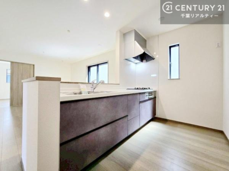 �L�b�`�� ���[�X�y�[�X���[�����Ă���A�L�b�`���܂�����������ƕۂ��Ȃ���A�L�X�Ƃ��������X�y�[�X���m�ہB���K�ȍ�Ɗ��ŁA�����̂����������X���[�Y�ɂ͂��ǂ�܂��B