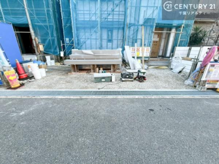 ���ԏ� ���ԃX�y�[�X��2�䕪����܂��I�Z�J���h�J�[�͂������A�o�C�N�⎩�]�ԂȂǂ��u���ꏊ�ɍ���܂���B