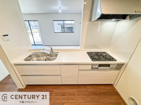 �L�b�`�� ��l�C�̑Ζʎ��V�X�e���L�b�`�����̗p���Ă��܂��I���Ƒ��̃R�~���j�P�[�V���������R�Ƒ�����݌v�ł��B
���q�l�ɂ��ڂ��͂��̂Ŋ������ł��ˁB���[�͂�����܂��I