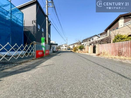 �O�ʓ��H�܂ތ��n�ʐ^ �O�ʓ��H�͍L�X���Ă���̂ŎԂ̎Ԍɓ��ꂪ���₷���ł��I